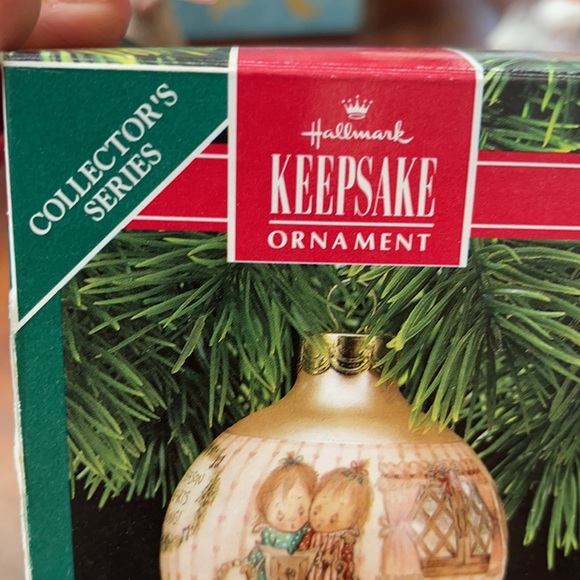 Betsy Clark Hallmark Collectors Series Xmas - Picture 3 of 3